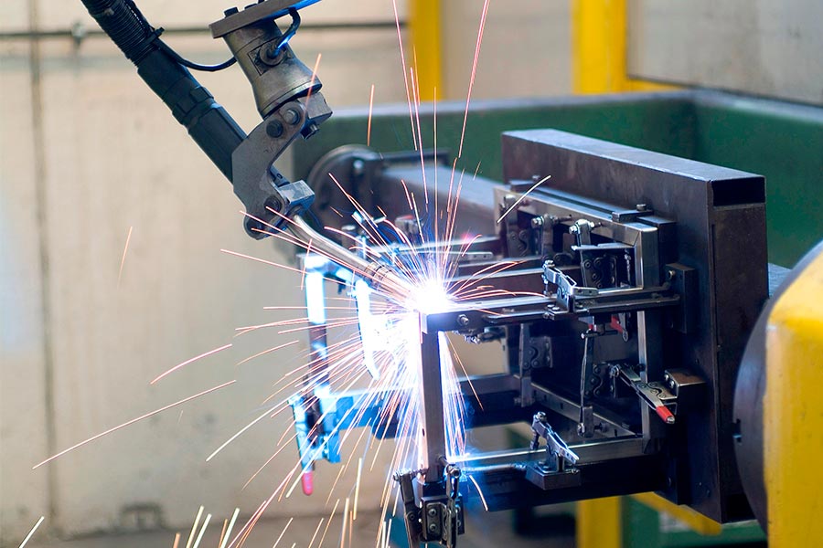 Robots colaborativos en la industria del metal: ventajas para tu negocio